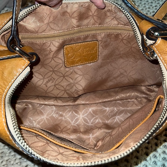 Fossil Medium Size Hobo Leather Bag - Picture 11 of 15